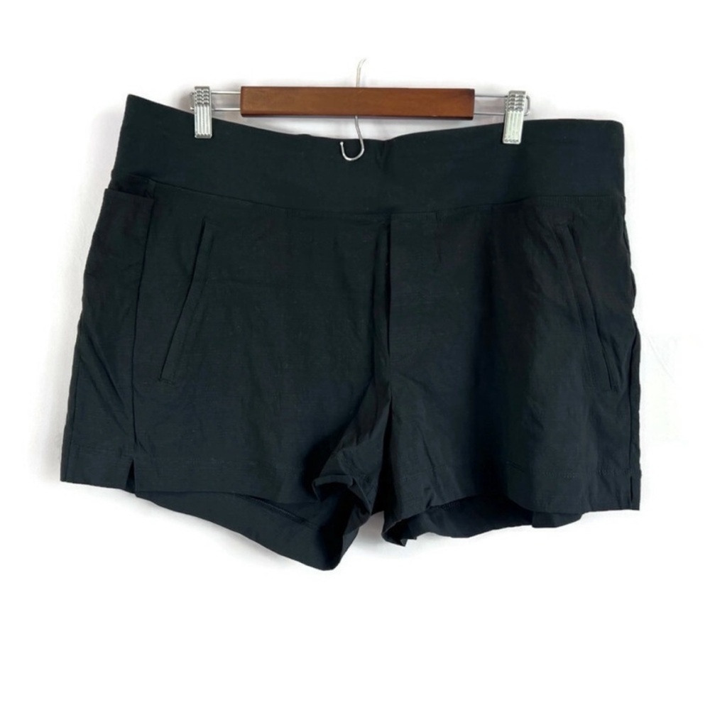 NWT ATHLETA Trekkie North Short Semi Fitted Ripstop 4 Pockets UPF Size 18 Black